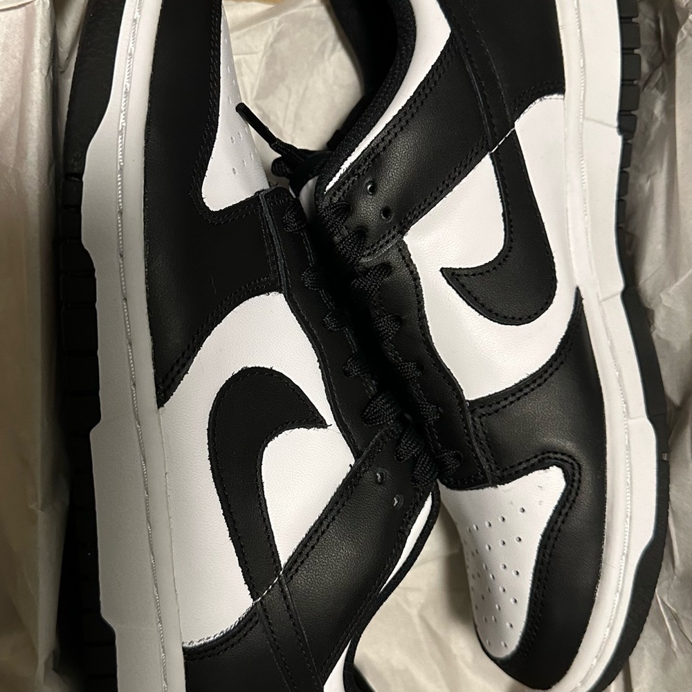 Nike Women’s Black and White Sneakers